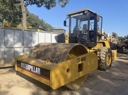 Bản gốc Nhật Bản Caterpillar CS-683E Đường lăn trống đơn trong tình trạng tuyệt vời