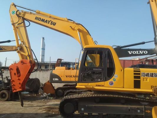 Nhật Bản sử dụng Komatsu PC220 6 máy đào dễ dàng vận hành với búa thủy lực