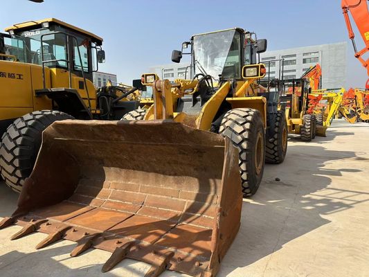 Dùng Komatsu WA380 6 bánh xe tải nhỏ gọn với dung lượng tải cao