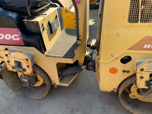 Sử dụng CC300G Dynapac Double Drum Roller Tình trạng tốt Hoạt động ổn định