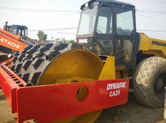 Sử dụng CA25 Dynapac single drum roller hoạt động ổn định với chân cừu