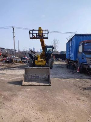 Màu nguyên bản sử dụng máy xử lý kính thiên văn XCMG XT680-170 hoạt động ổn định
