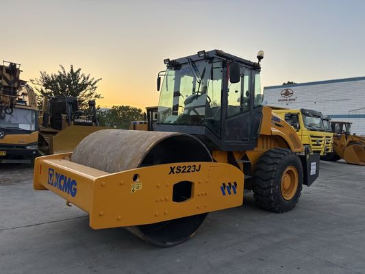 Máy lu rung một bánh XS223J XCMG dễ vận hành và tình trạng tốt