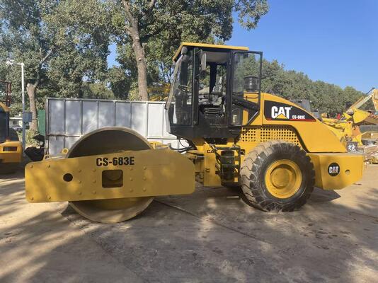 Bản gốc Nhật Bản Caterpillar CS-683E Đường lăn trống đơn trong tình trạng tuyệt vời