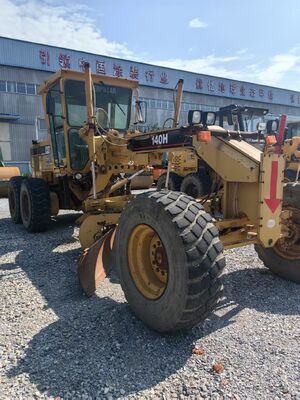 Màu gốc sử dụng CAT 140H Motor Grader với chuyển động lưỡi dao thích nghi