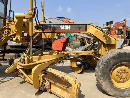 Xe ủi CAT 140H đã qua sử dụng, màu gốc, trong tình trạng tuyệt vời